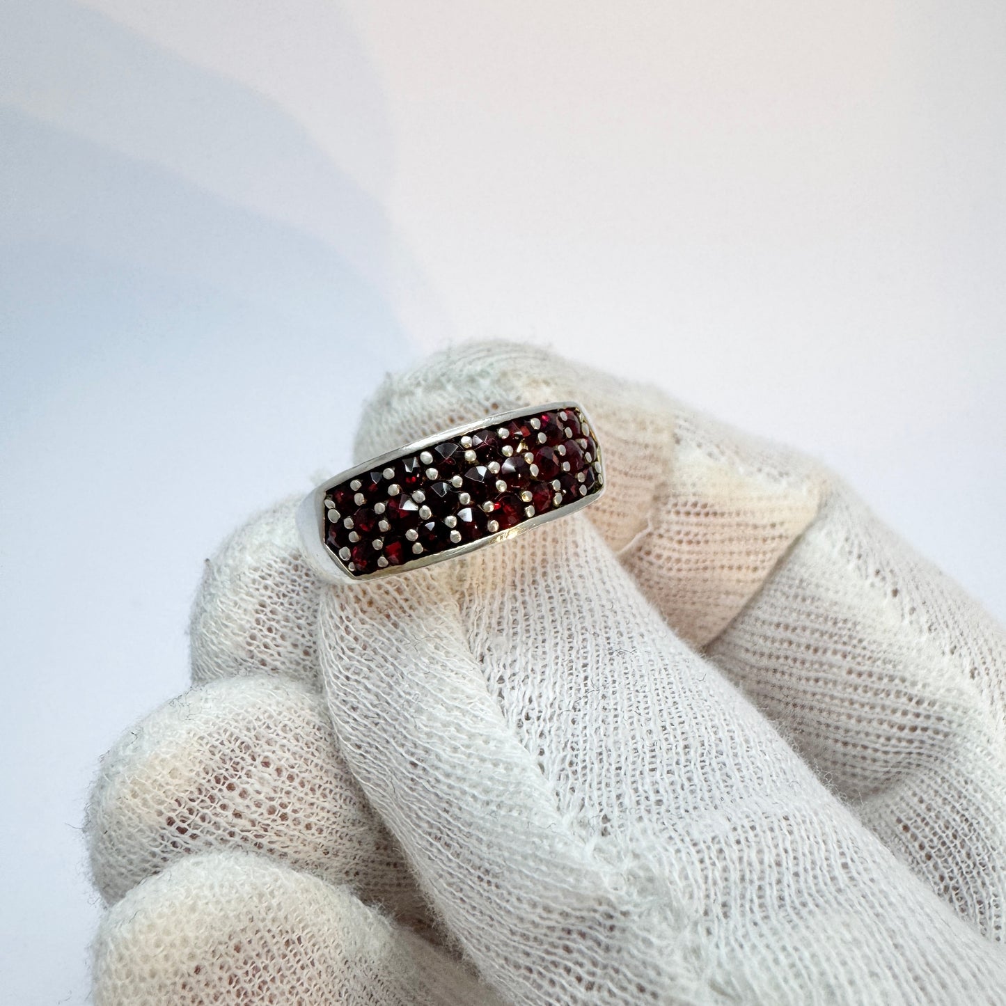 Vintage c 1940-50s. Solid Silver Garnet Ring.