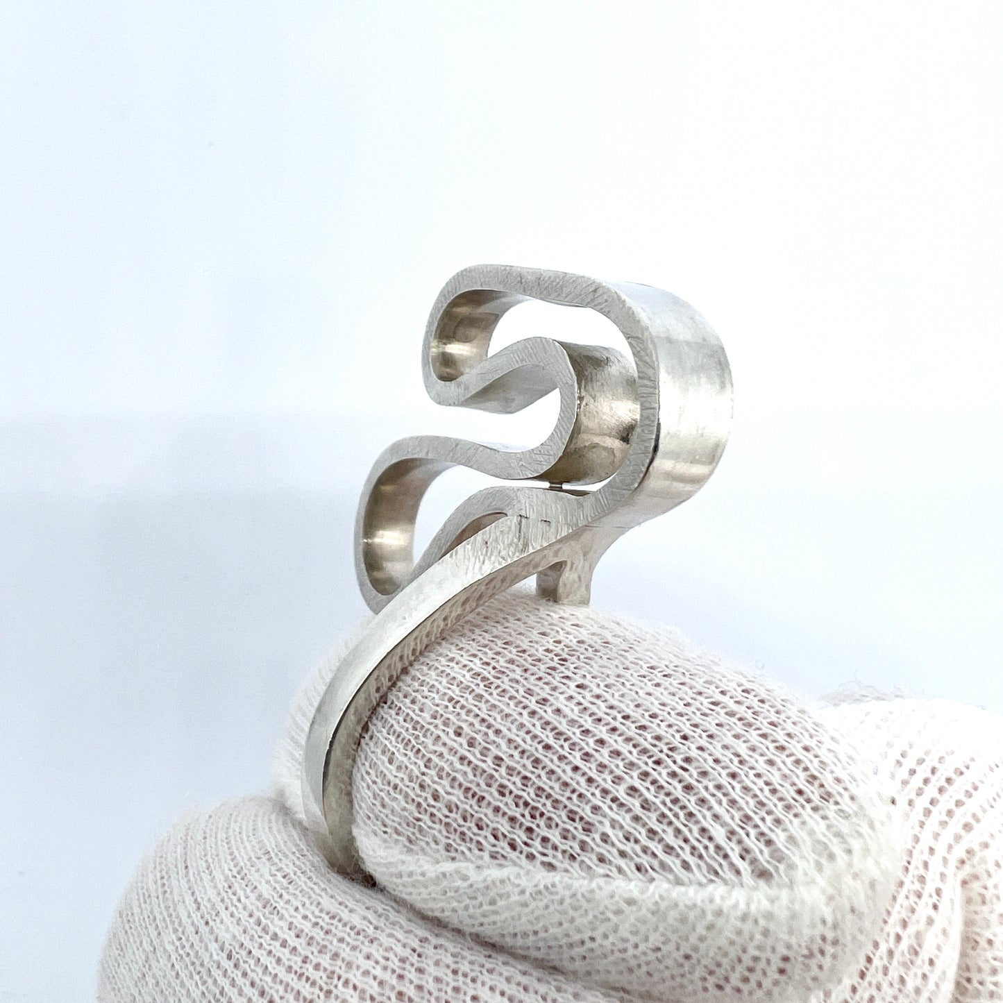 Carl Forsberg, Sweden 1972. Bold Vintage Modernist Sterling Silver Ring.