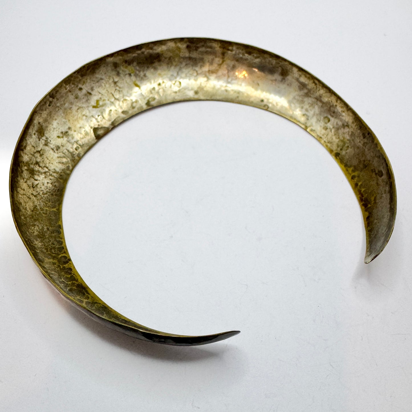 Mark Spirito, USA. Vintage Hammered Neck Cuff. Signed.