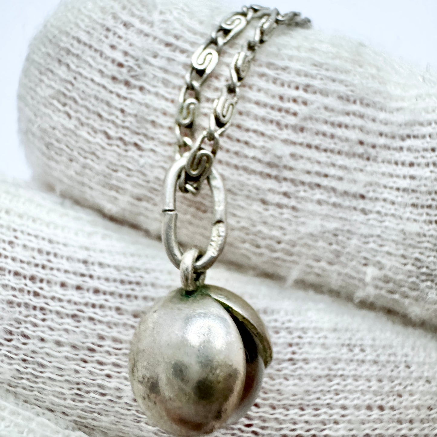 Vintage Solid Silver Pool of Light Quartz Pendant Necklace.