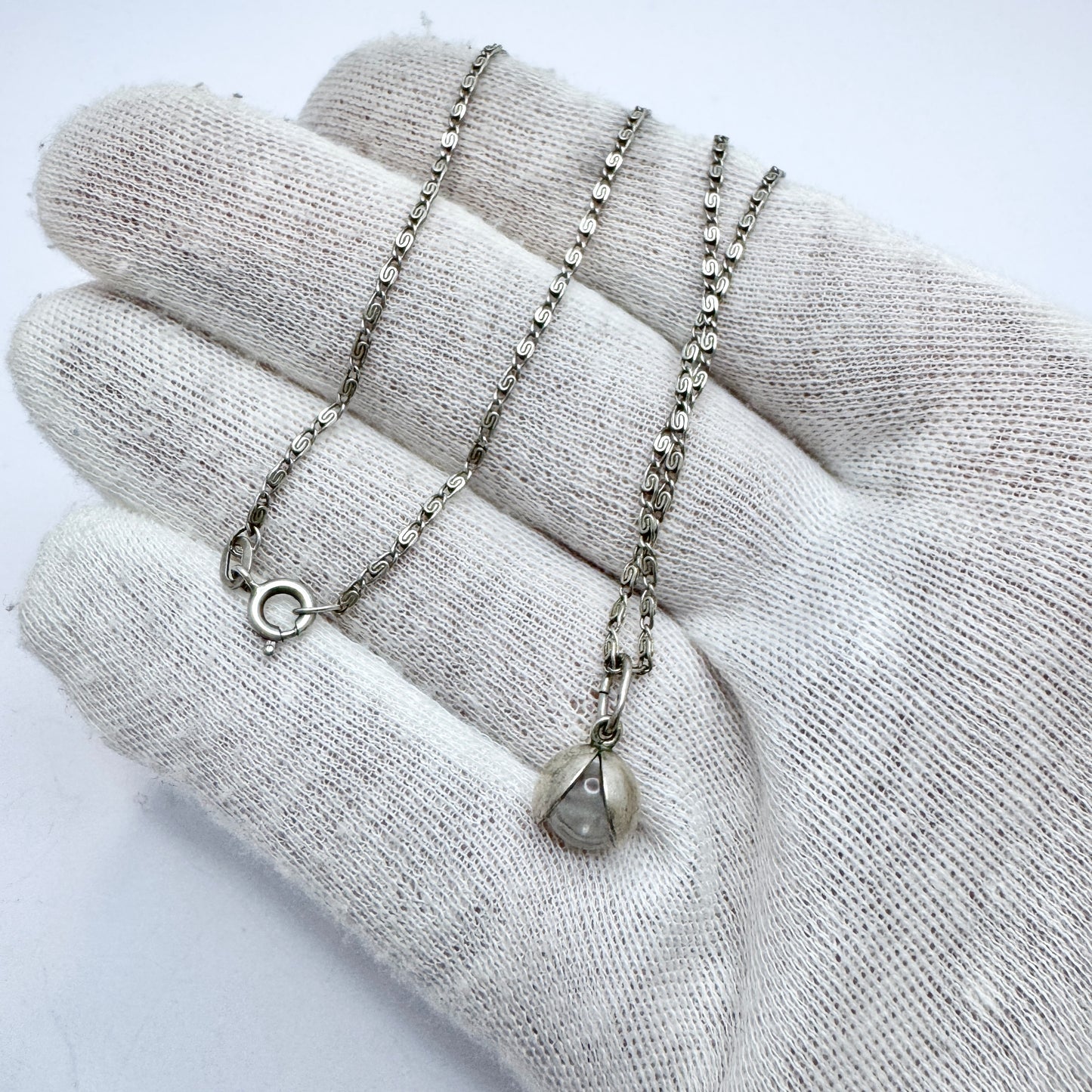 Vintage Solid Silver Pool of Light Quartz Pendant Necklace.