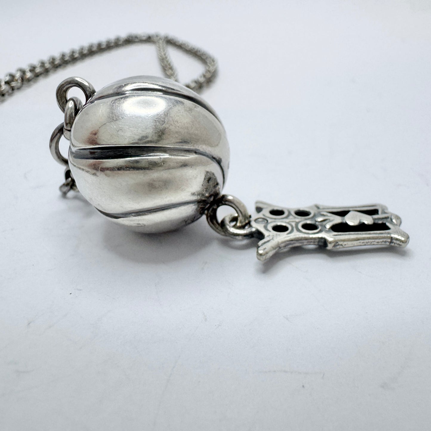 Kalevala Koru, Finland. Vintage Sterling Silver Pendant Necklace