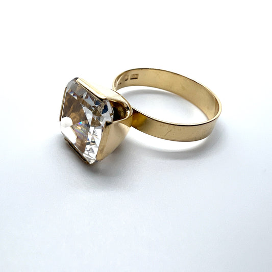 J Petersson, Sweden 1969. Vintage Modernist 18k Gold Rock Crystal Ring.