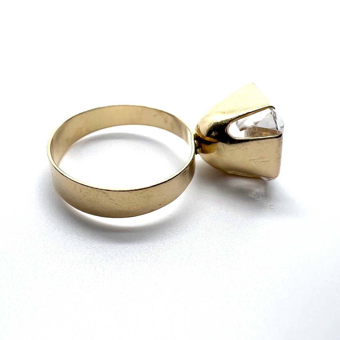 J Petersson, Sweden 1969. Vintage Modernist 18k Gold Rock Crystal Ring.