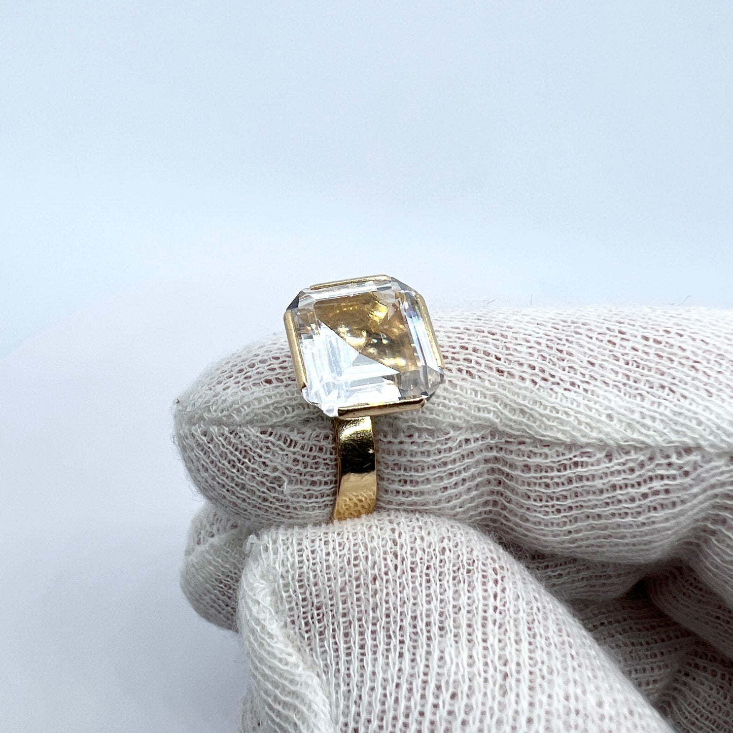 J Petersson, Sweden 1969. Vintage Modernist 18k Gold Rock Crystal Ring.