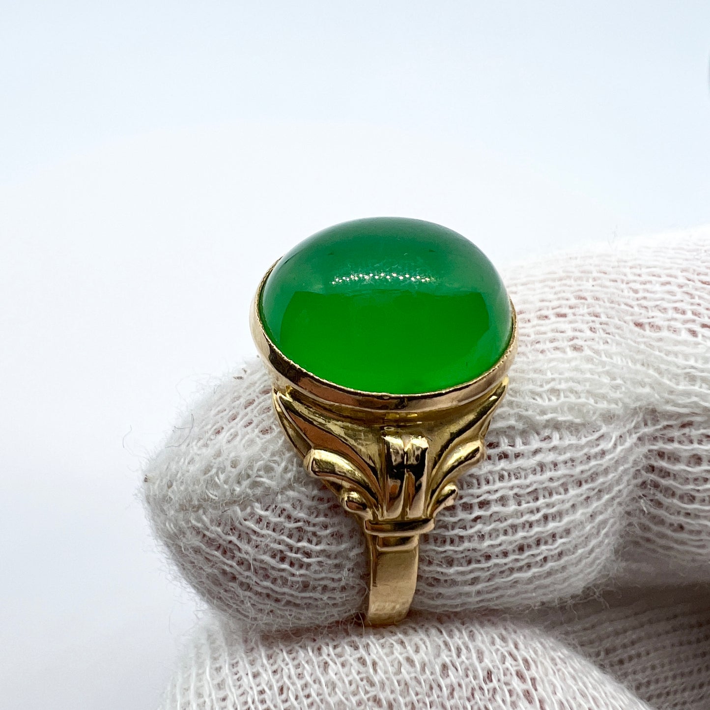 Wiktorsson, Sweden 1953. Vintage 18k Gold Chrysoprase Ring.