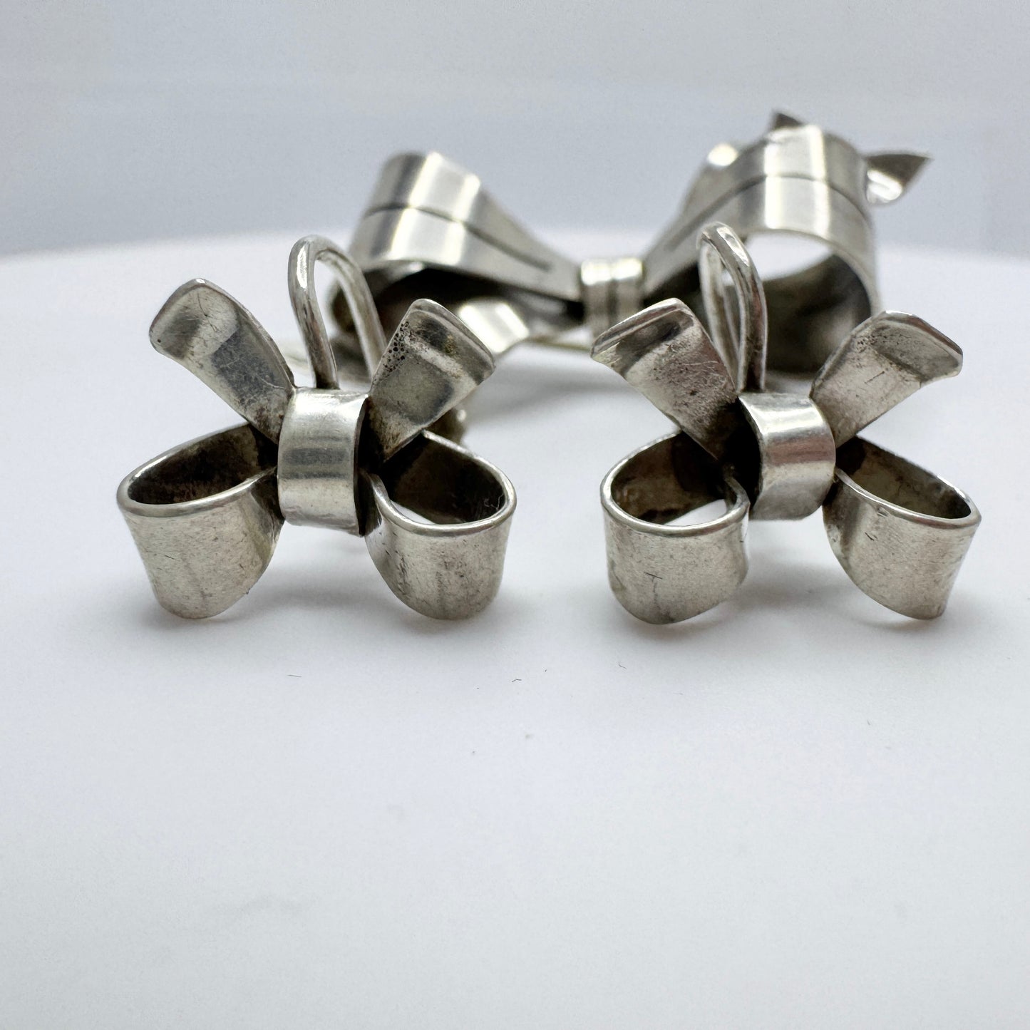 Sweden 1940s. Vintage Solid Silver Ribbon Brooch and Earrings