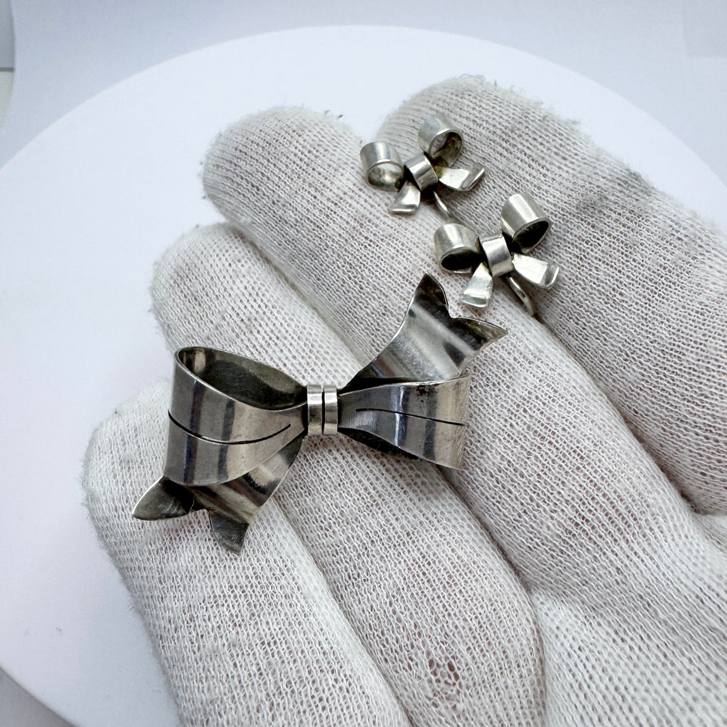 Sweden 1940s. Vintage Solid Silver Ribbon Brooch and Earrings