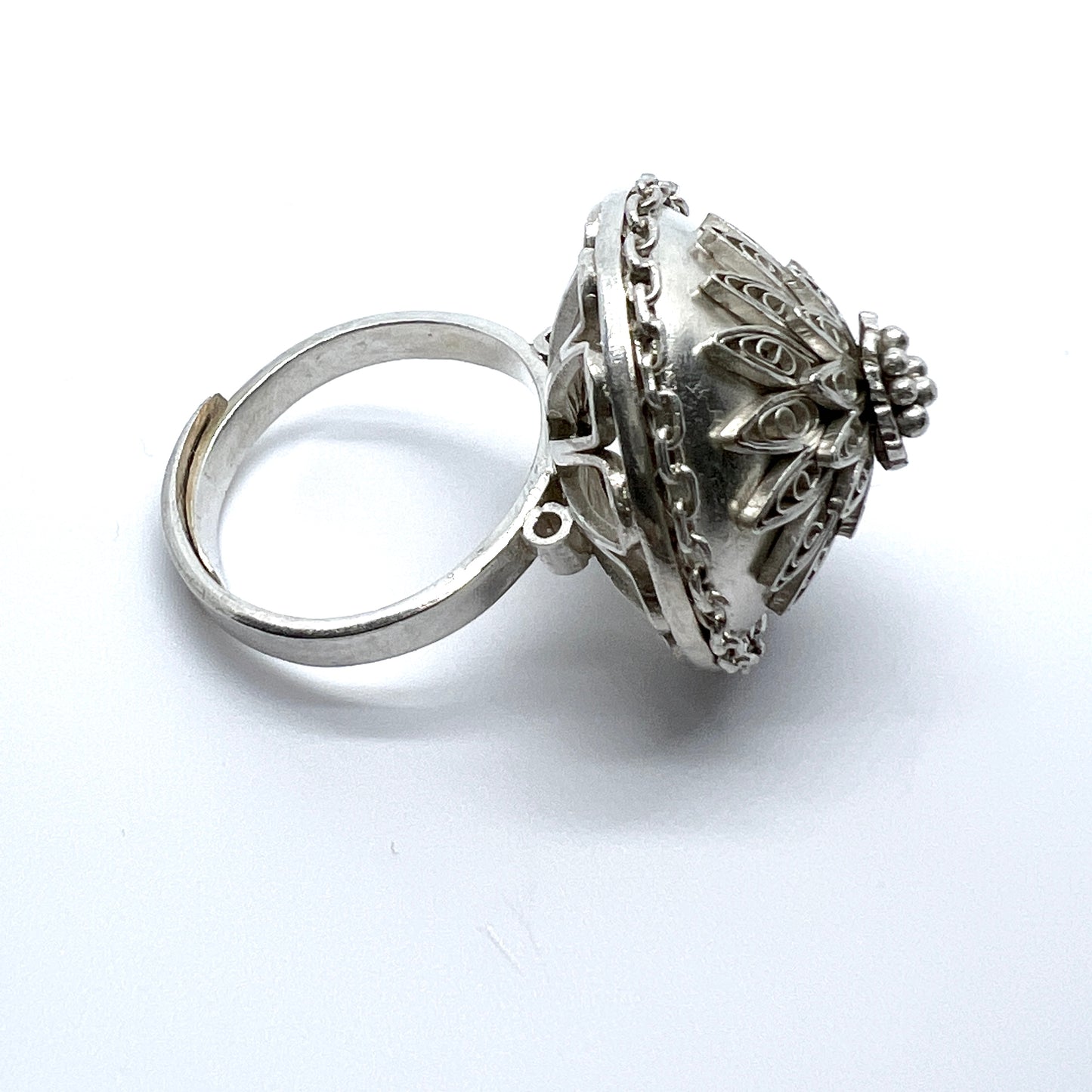 Finnish Import 1966. Vintage Oriental Solid Silver Filigree Ring.