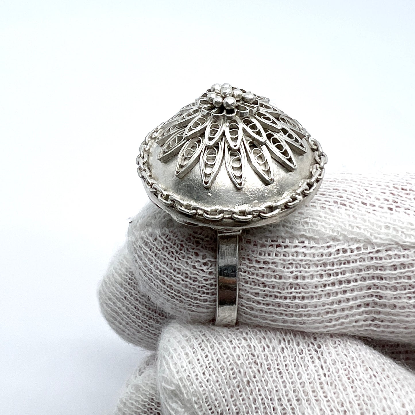 Finnish Import 1966. Vintage Oriental Solid Silver Filigree Ring.