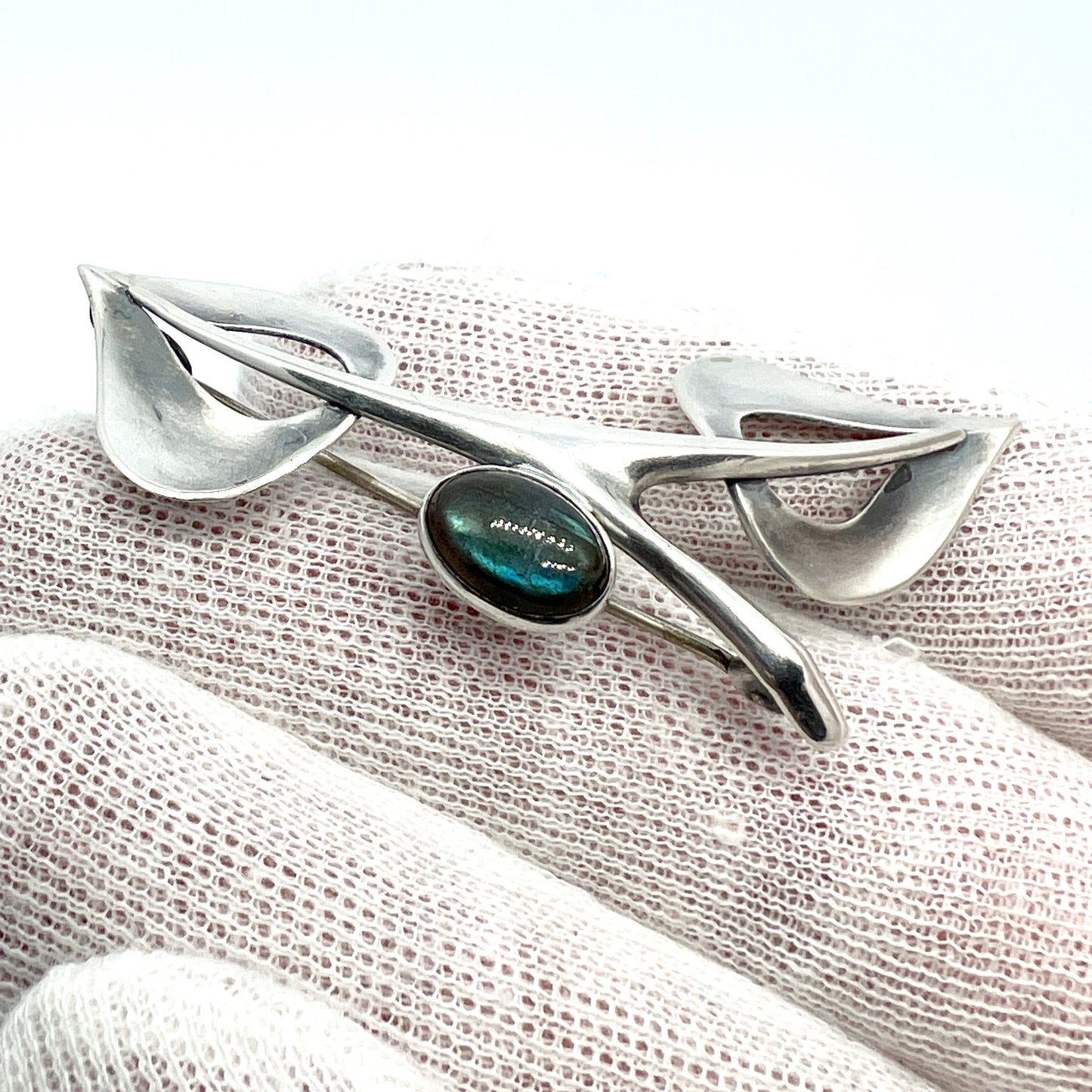 Elis Kauppi, Kupittaan Kulta Finland 1960s. Solid Silver Spectrolite Brooch.