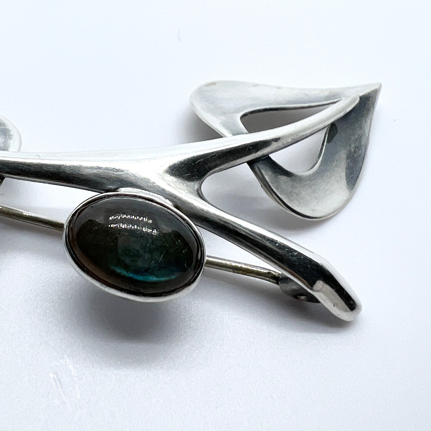 Elis Kauppi, Kupittaan Kulta Finland 1960s. Solid Silver Spectrolite Brooch.