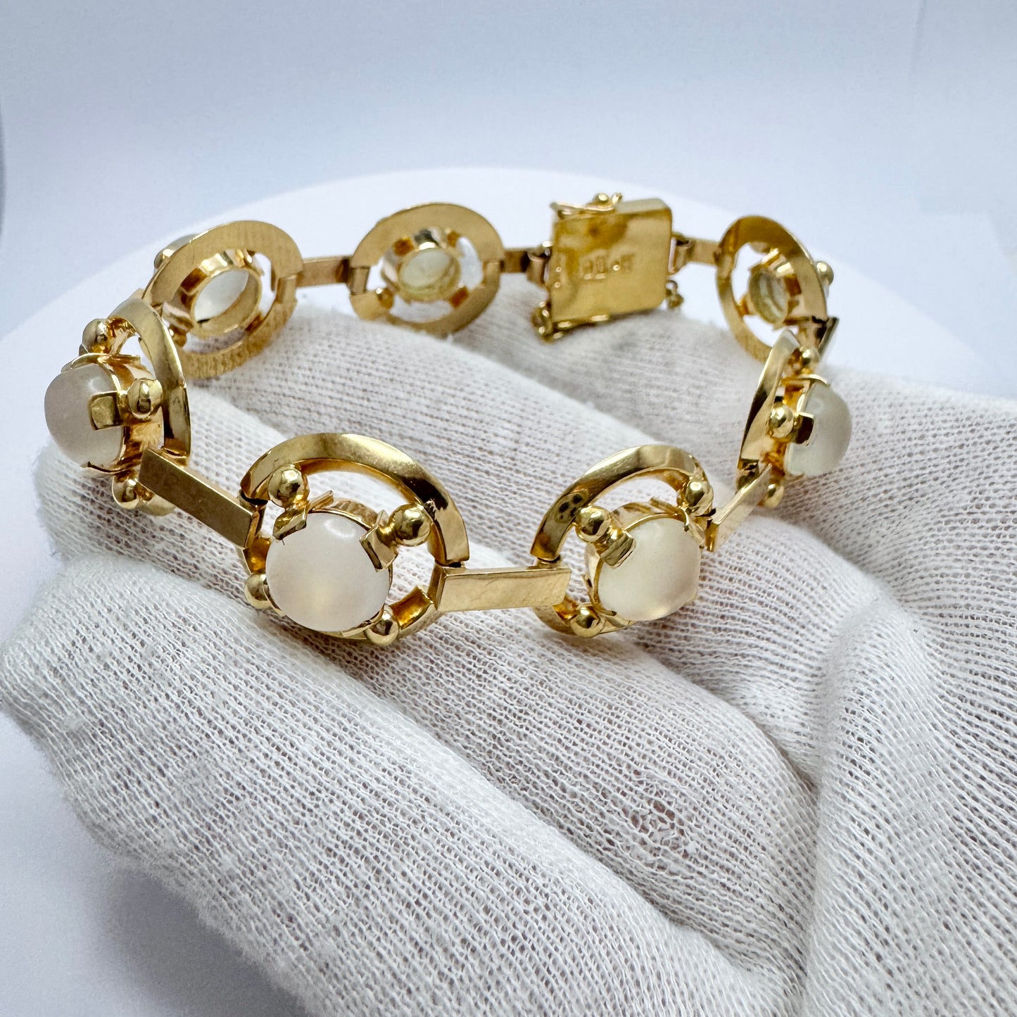 Smycka, Sweden 1973. Vintage 18k Gold Moonstone Bracelet. 52gram