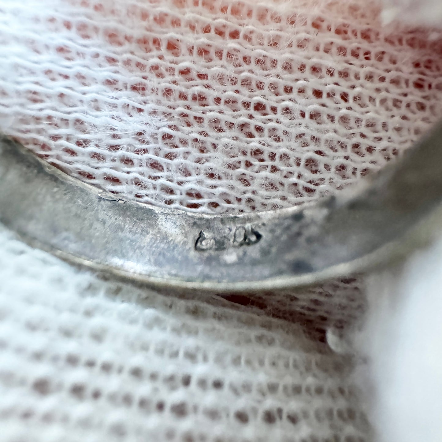 Denmark c 1930. Vintage Solid Silver Flower Band Ring.