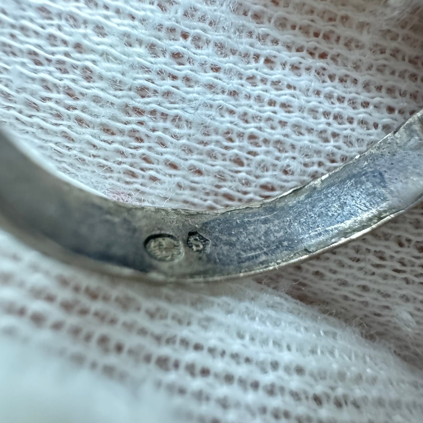 Denmark c 1930. Vintage Solid Silver Flower Band Ring.