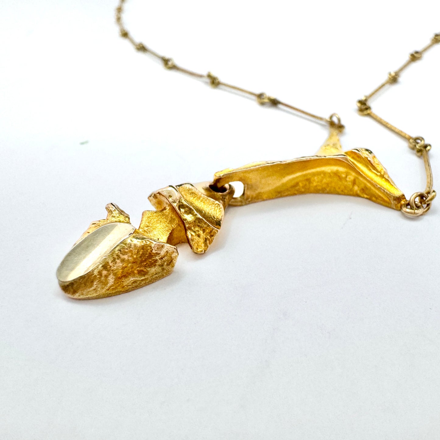 Bjorn Weckstrom for Lapponia, Finland 1978. Vintage 14k Gold Platinum Pendant Necklace. Design: Kaira.