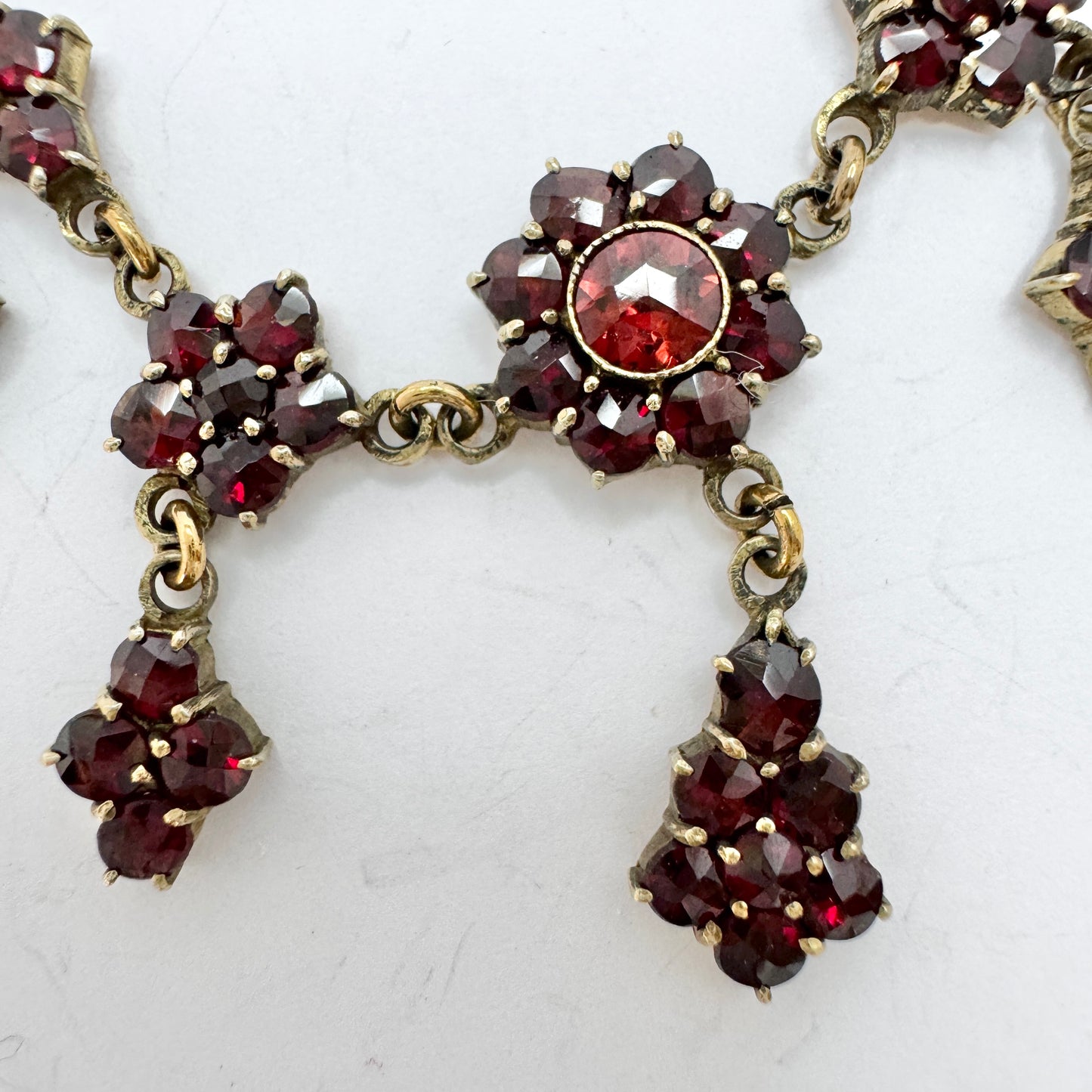 Vintage Garnet Gilt Metal Necklace.