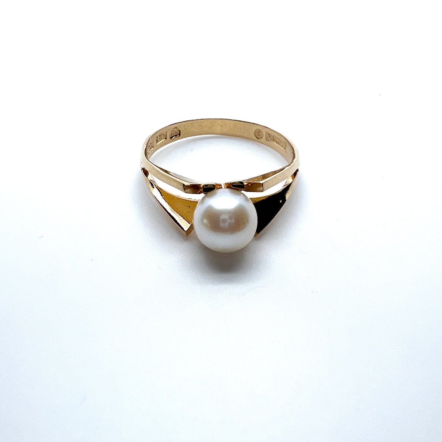 Alton Sweden year 1970, Vintage 18k Gold Cultured Pearl Ring.