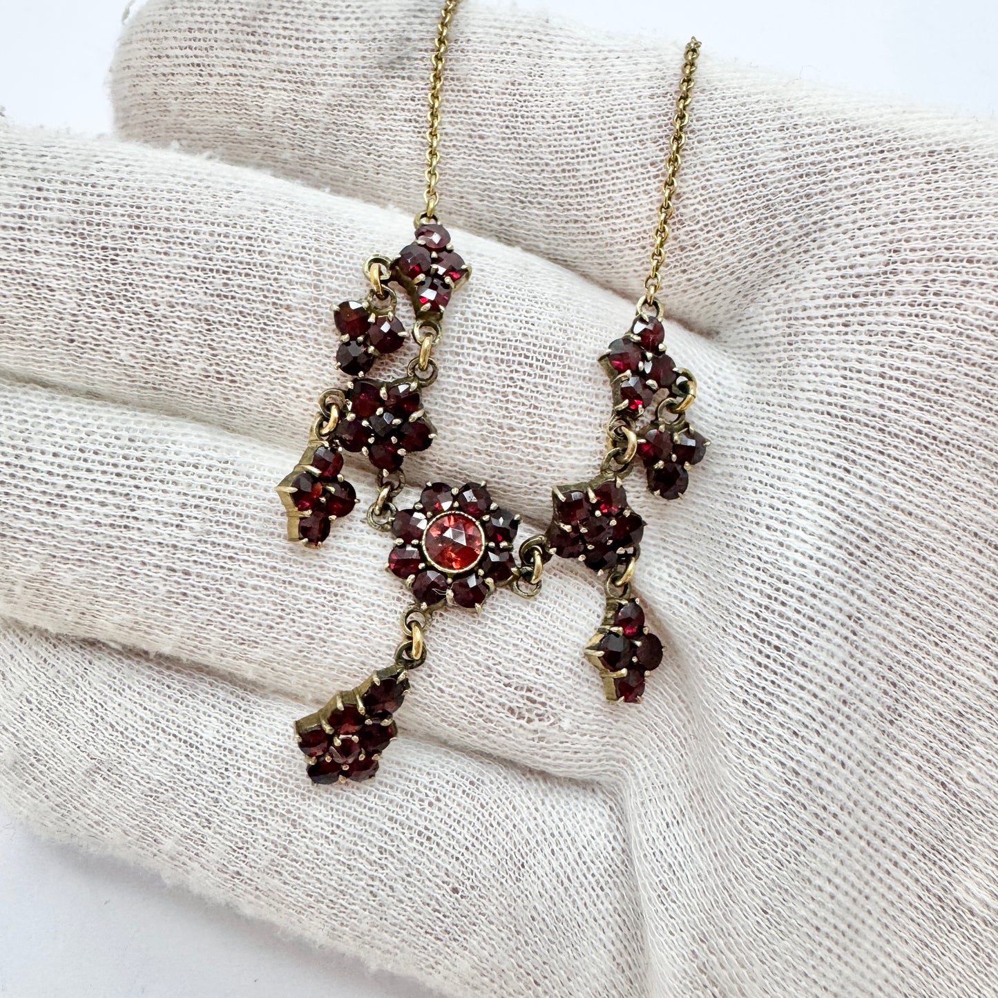 Vintage Garnet Gilt Metal Necklace.