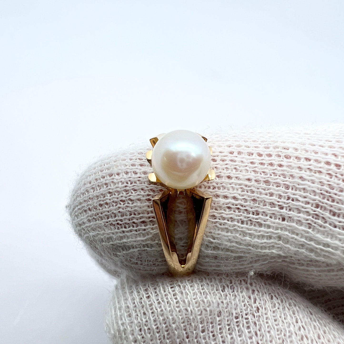 Alton Sweden year 1970, Vintage 18k Gold Cultured Pearl Ring.