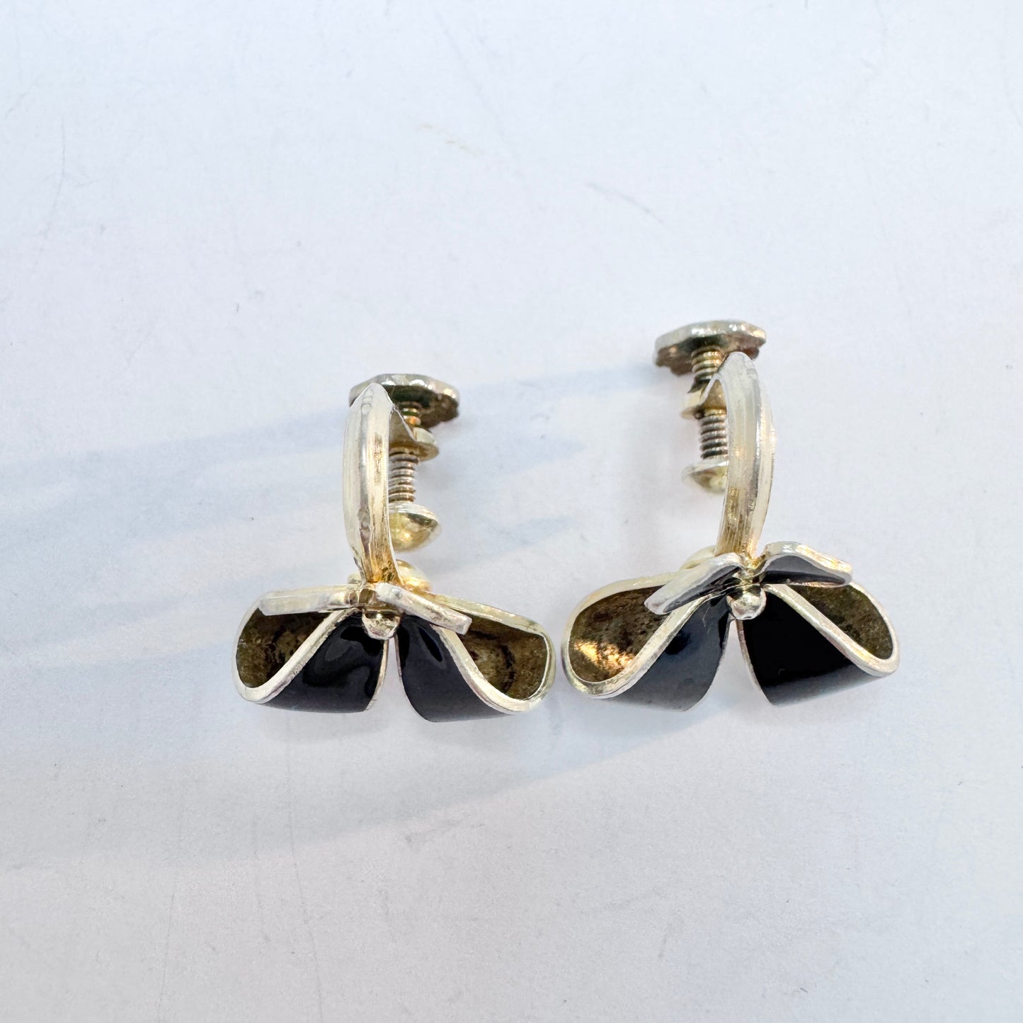 NA Jørgensen, Norway c 1950s. Vintage Sterling Silver Black Enamel Ribbon Earrings.