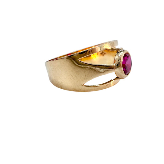 Finland 1972. Vintage 14k Gold Synthetic Sapphire Ring.