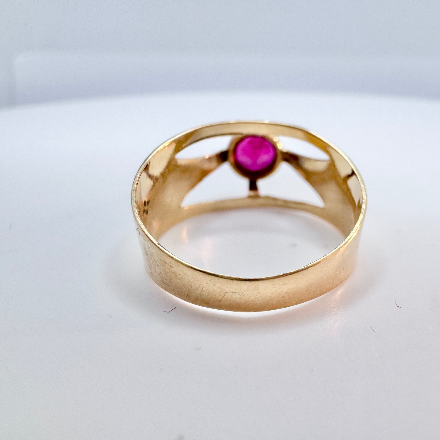 Finland 1972. Vintage 14k Gold Synthetic Sapphire Ring.