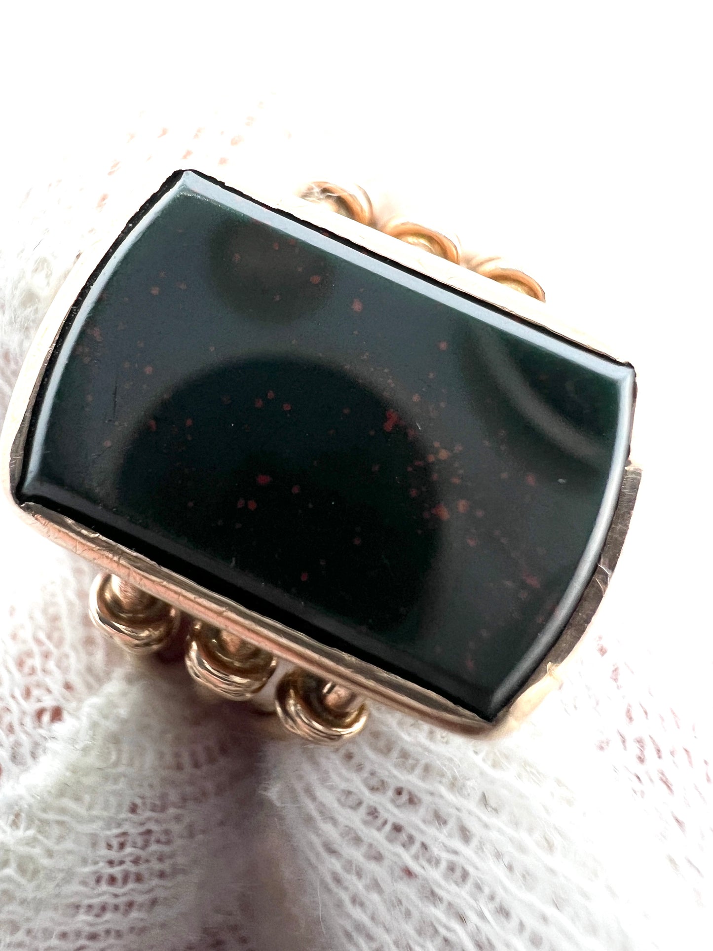 Early - Mid 1900s. Vintage 14k Gold Bloodstone Signet Ring.