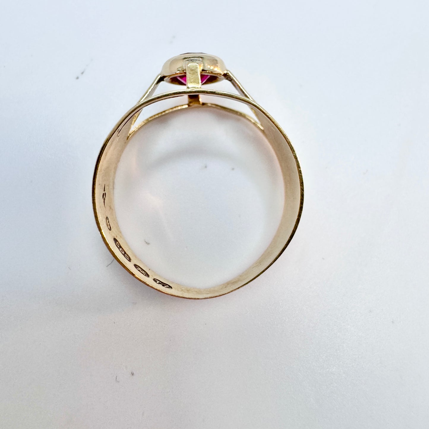 Finland 1972. Vintage 14k Gold Synthetic Sapphire Ring.