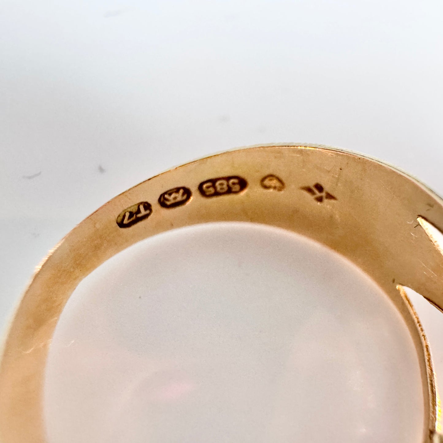 Finland 1972. Vintage 14k Gold Synthetic Sapphire Ring.