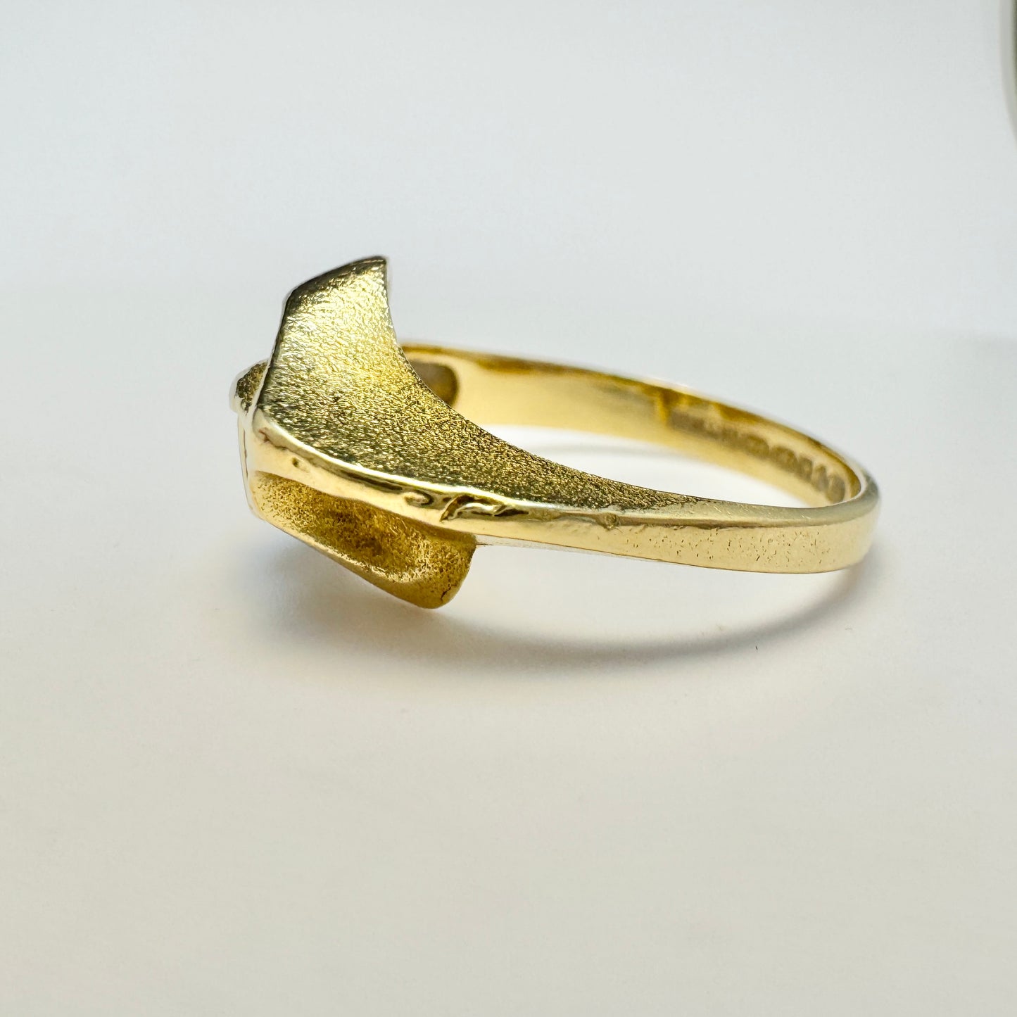 Bjorn Weckstrom for Lapponia, Finland 1992. Vintage 18k Gold Platinum Ring. Design: Episode.