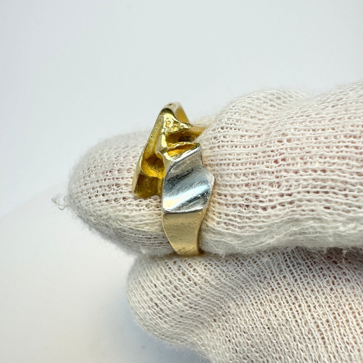 Bjorn Weckstrom for Lapponia, Finland 1992. Vintage 18k Gold Platinum Ring. Design: Episode.