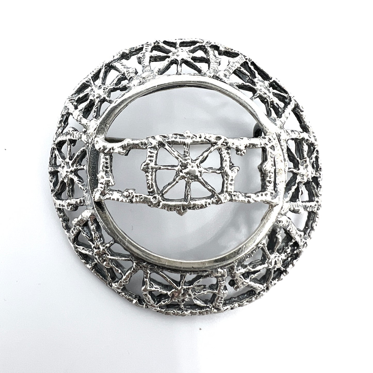 Pentti Sarpaneva for Turun Hopea, Finland 1968. Solid Silver Brooch. Design: Pitsi.