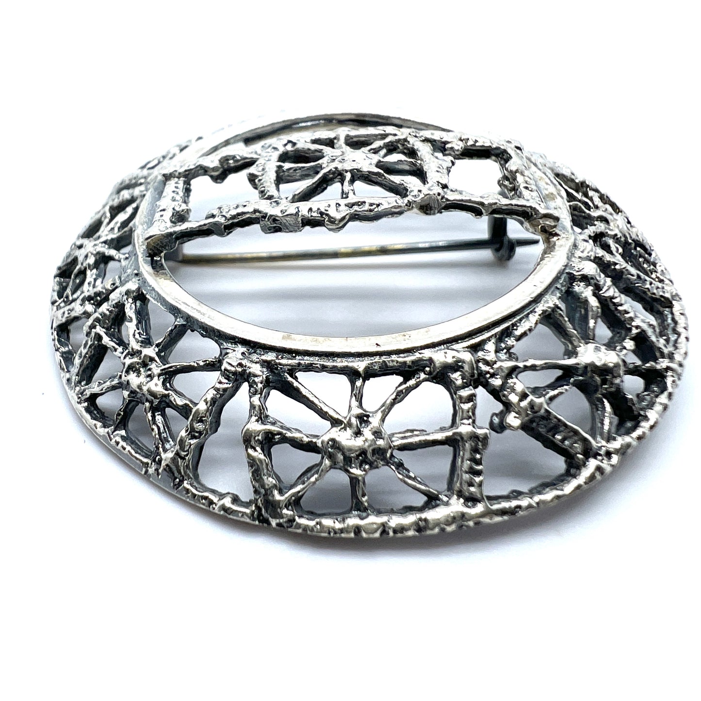 Pentti Sarpaneva for Turun Hopea, Finland 1968. Solid Silver Brooch. Design: Pitsi.