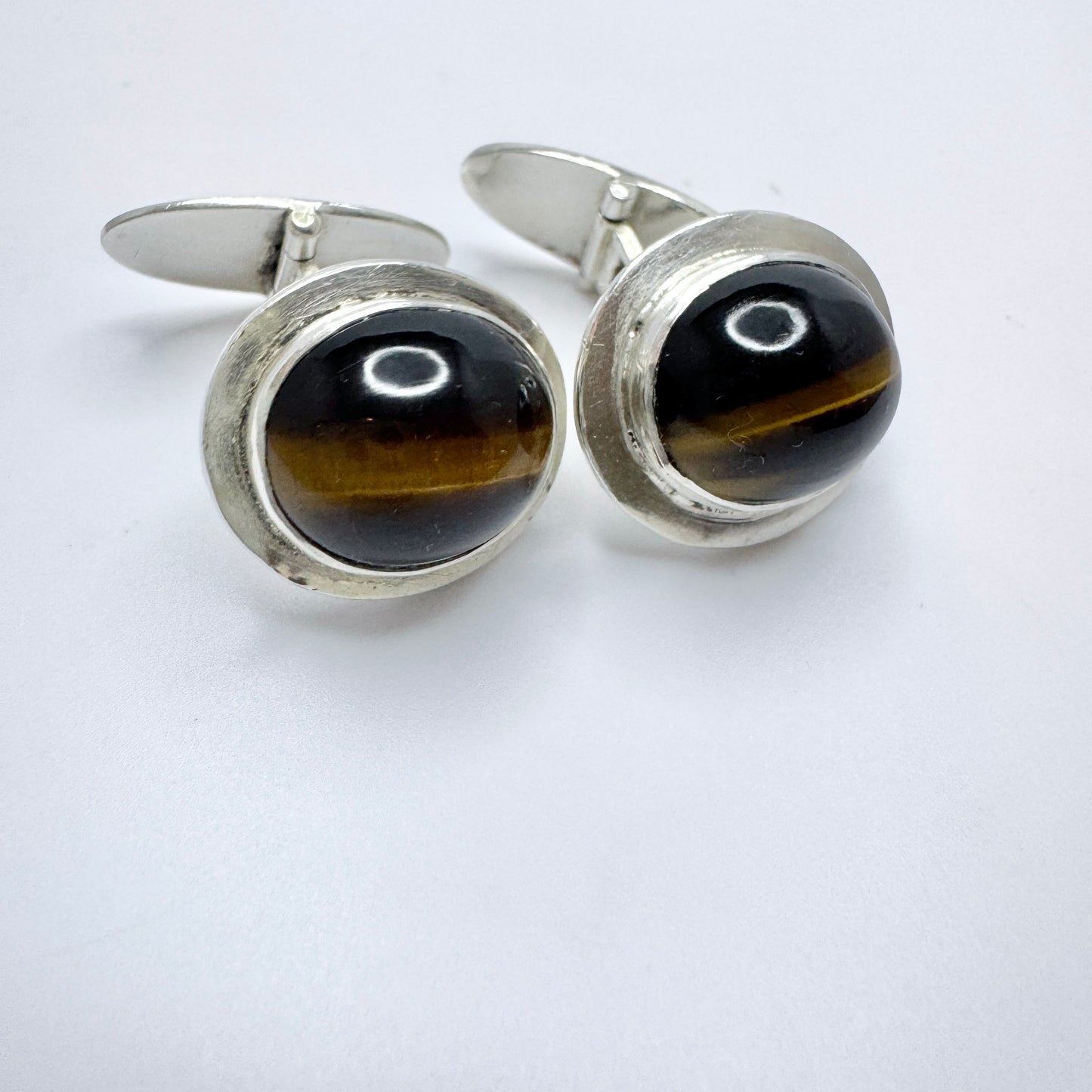 Kaplan, Sweden 1952. Vintage Sterling Silver Cat's Eye Cufflinks.