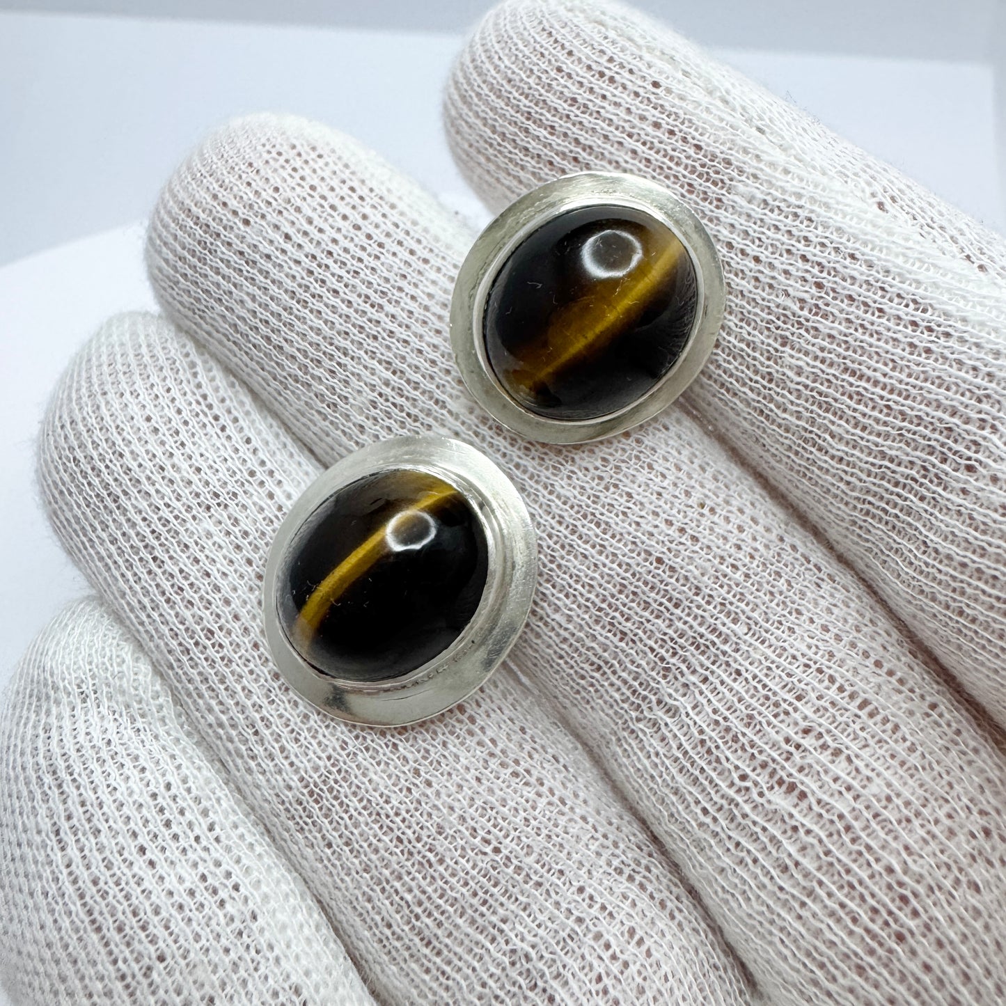 Kaplan, Sweden 1952. Vintage Sterling Silver Cat's Eye Cufflinks.