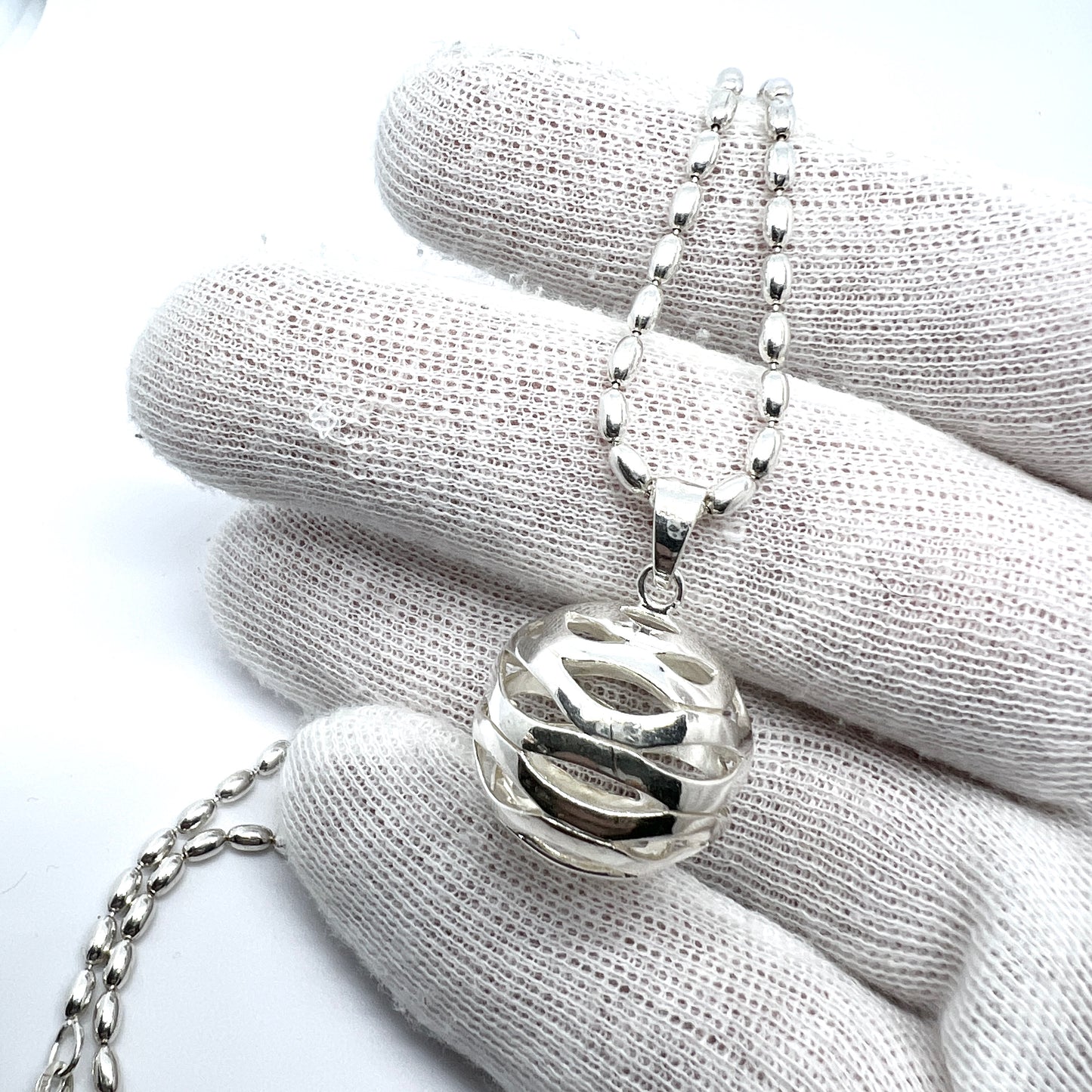 AAL, Finland. Vintage Sterling Silver Sphere Pendant Necklace.