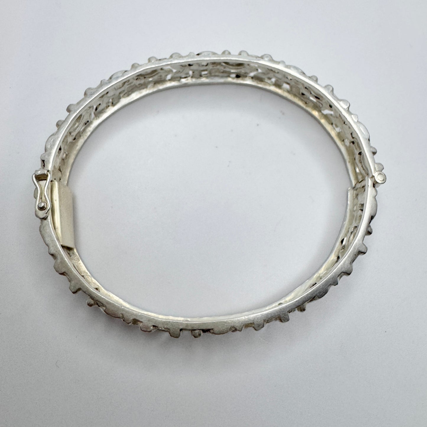 Sweden c 1940s. Vintage Solid SIlver Hinged Bangle Bracelet.