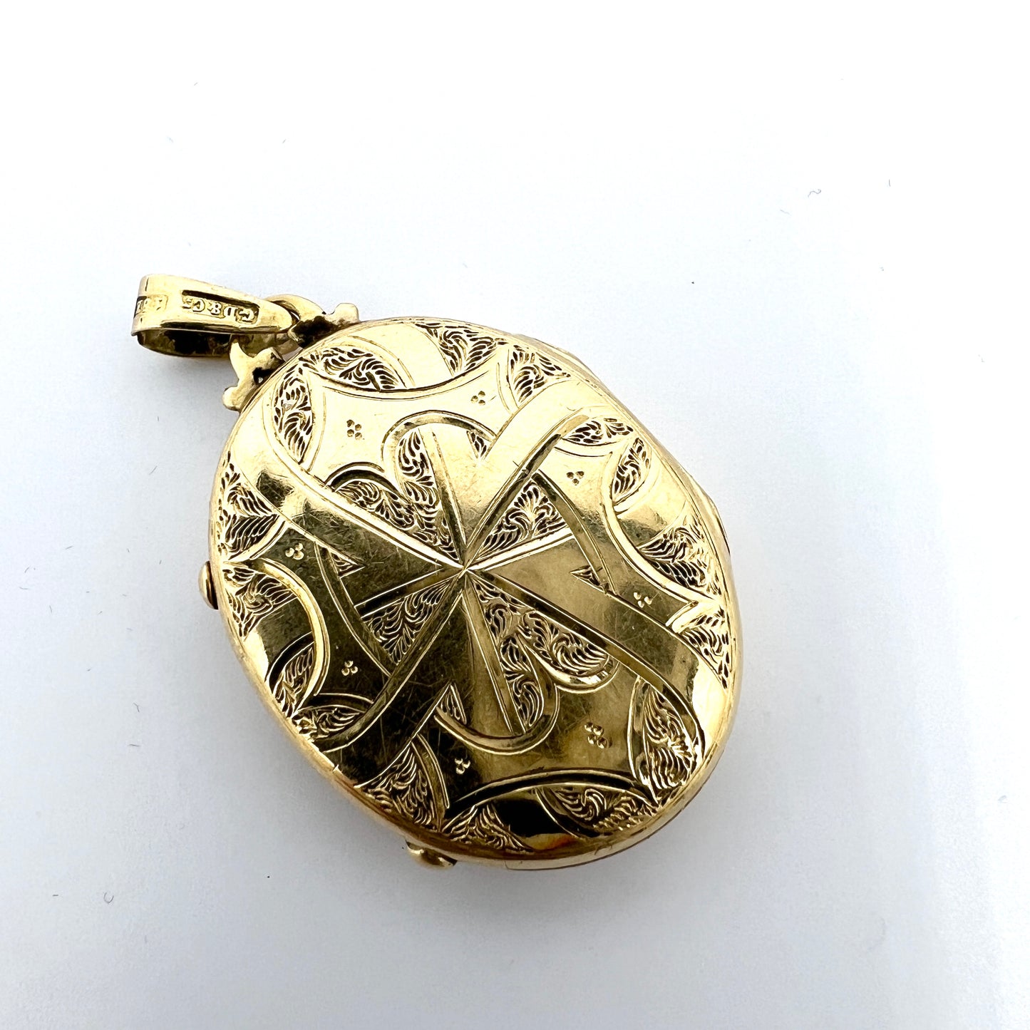 G Dahlgren, Sweden year 1880. Antique Victorian 18k Gold Locket Pendant.