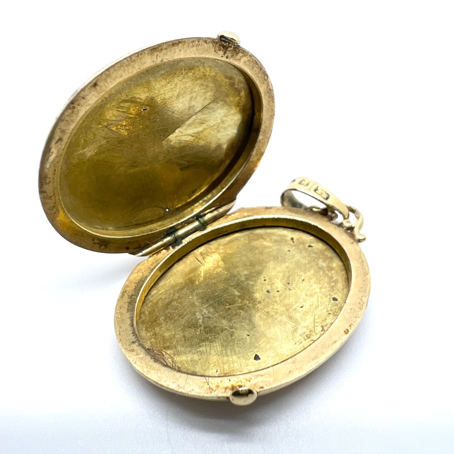 G Dahlgren, Sweden year 1880. Antique Victorian 18k Gold Locket Pendant.