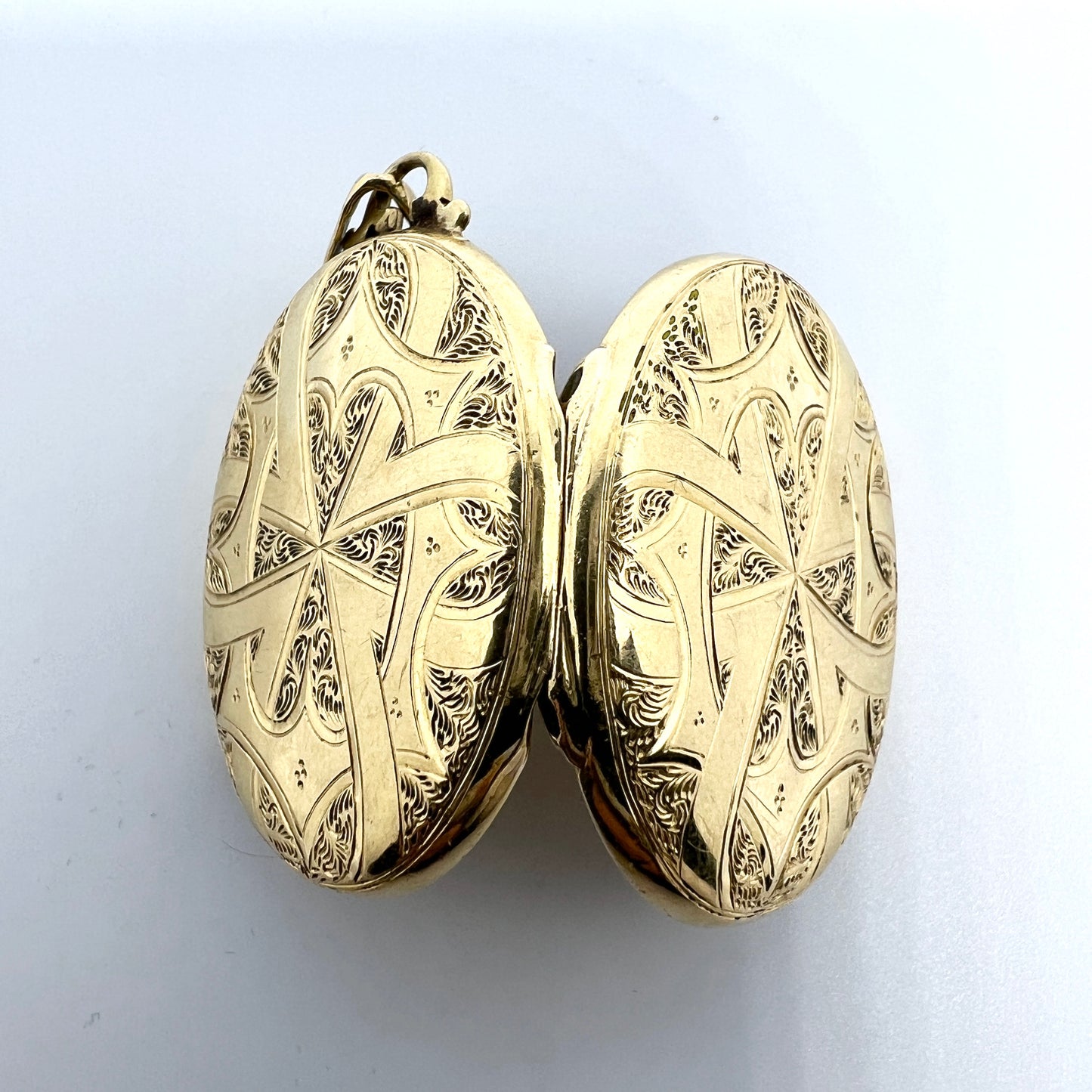 G Dahlgren, Sweden year 1880. Antique Victorian 18k Gold Locket Pendant.