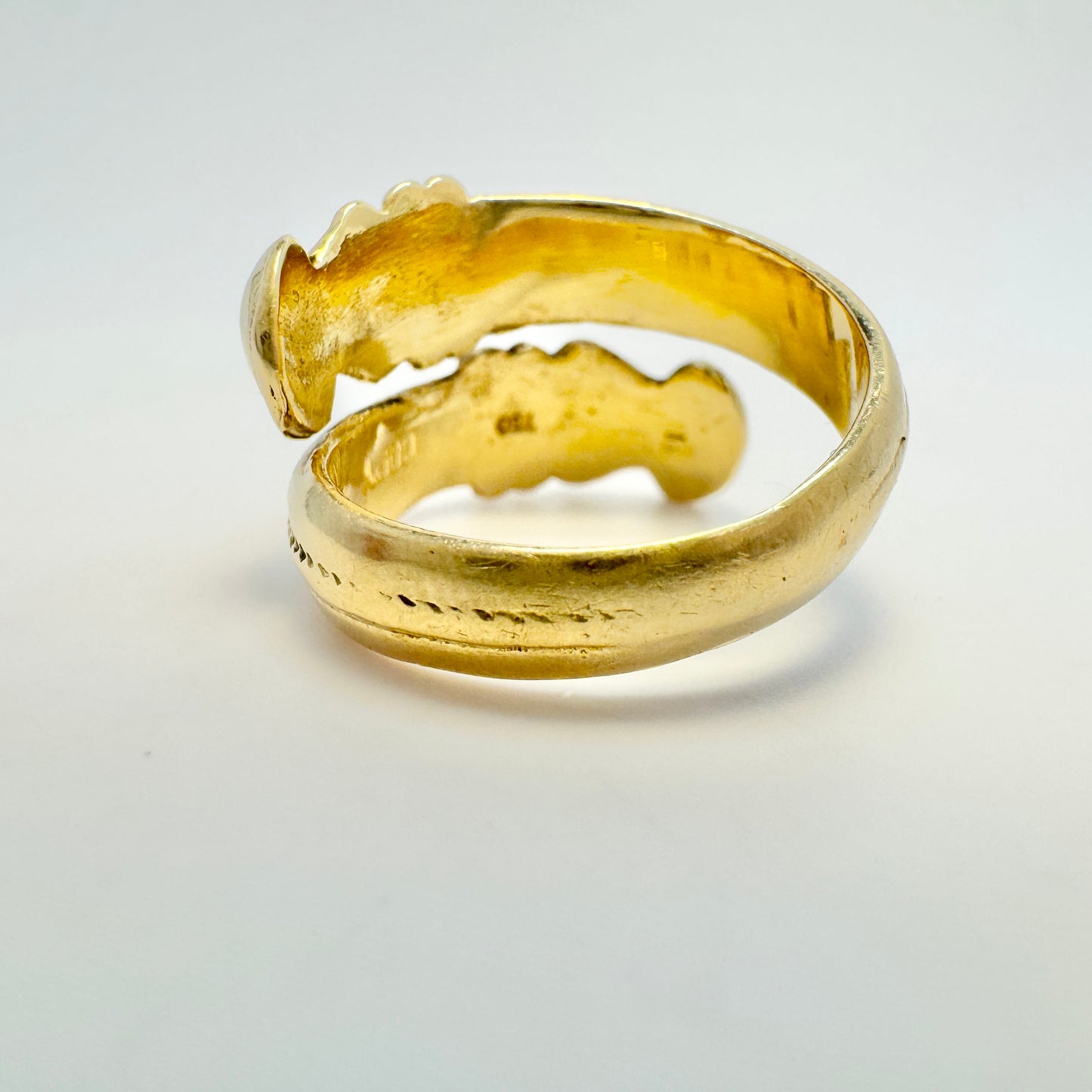 Bengt Hallberg, Sweden 1994. Vintage 18k Gold Viking Copy Ring.