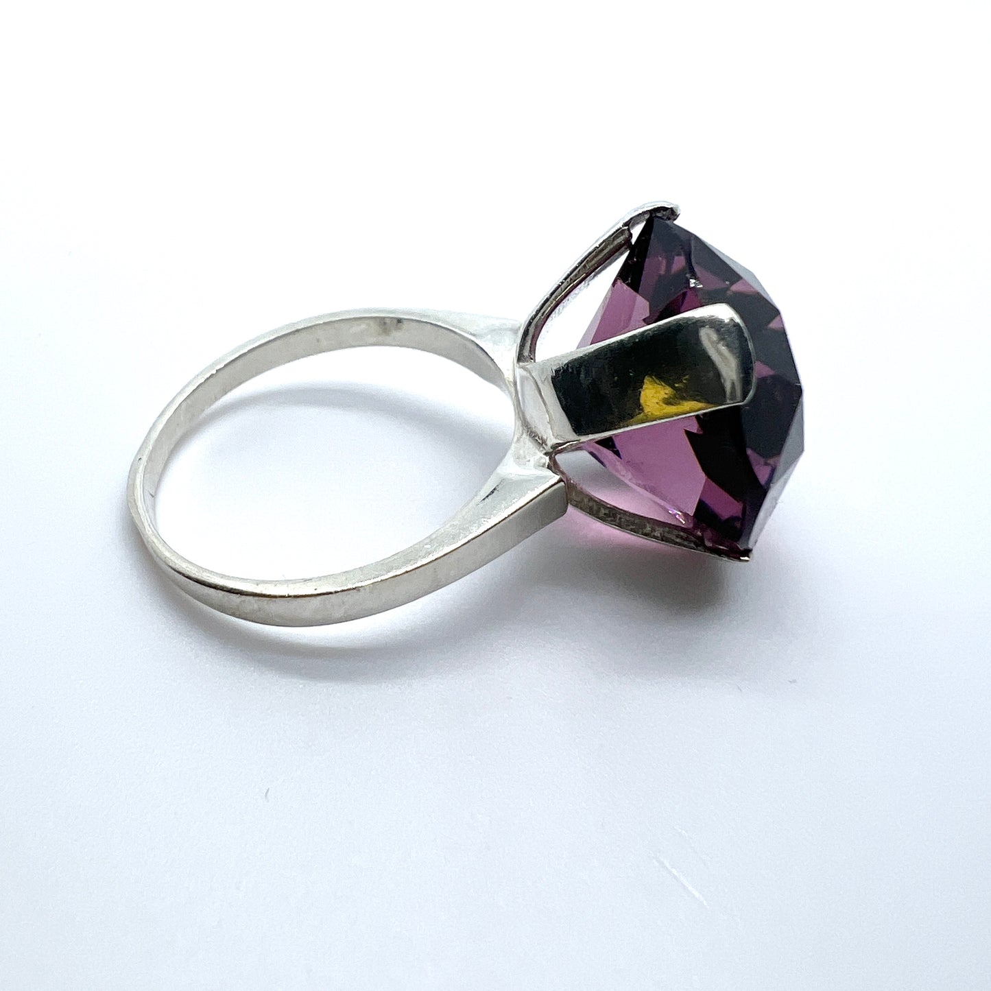 Germany c 1960-70s. Vintage 835 Silver Deep Purple Glass Ring.