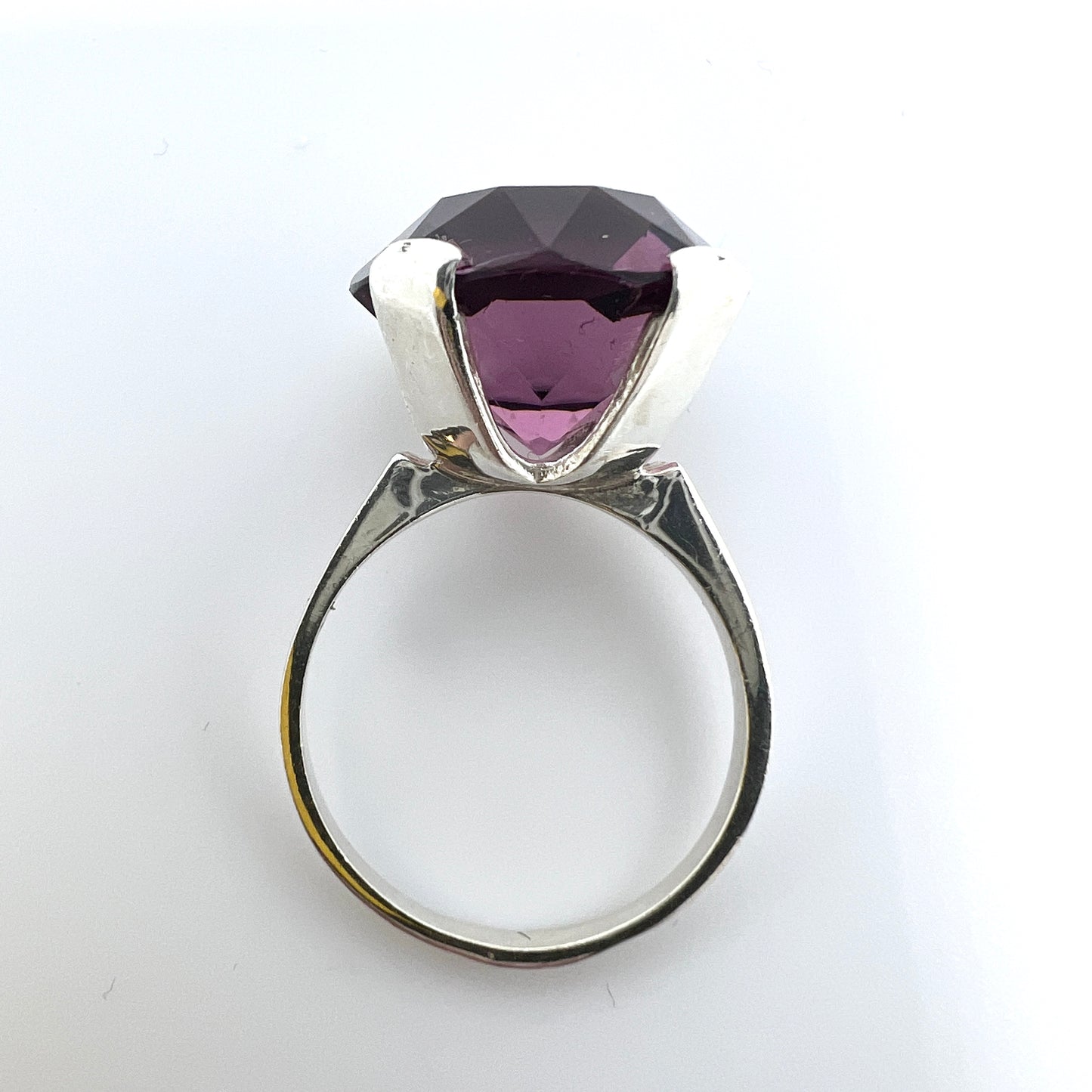 Germany c 1960-70s. Vintage 835 Silver Deep Purple Glass Ring.