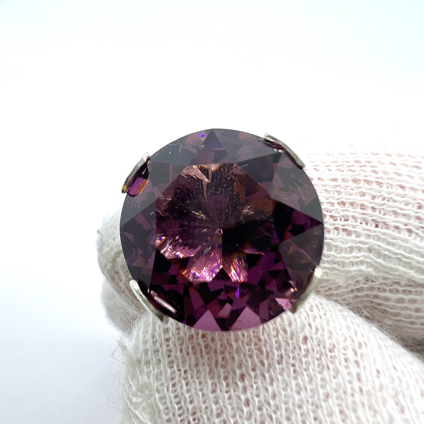 Germany c 1960-70s. Vintage 835 Silver Deep Purple Glass Ring.