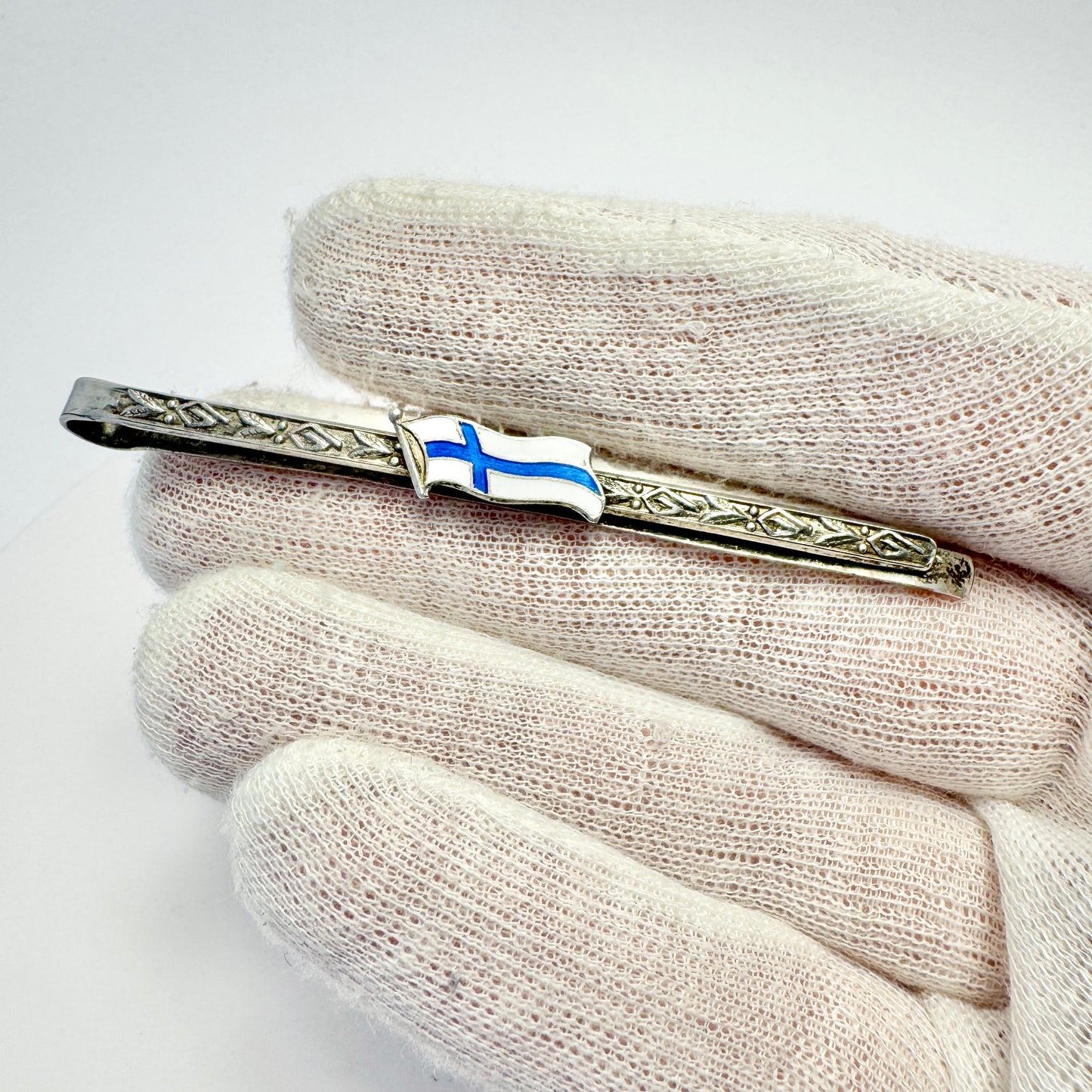 Mauri Hyvärinen, Finland 1951 Solid Silver Finnish Flag Enamel Tie Clip.