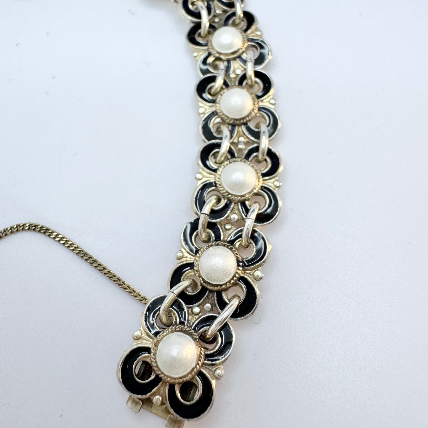 Willy Winnaess for David-Andersen, Norway 1950s. Sterling Silver Enamel Bracelet.