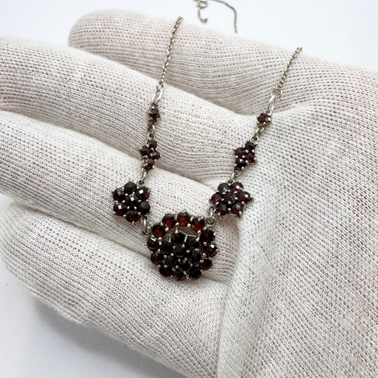 Vintage Solid Silver Garnet Necklace.