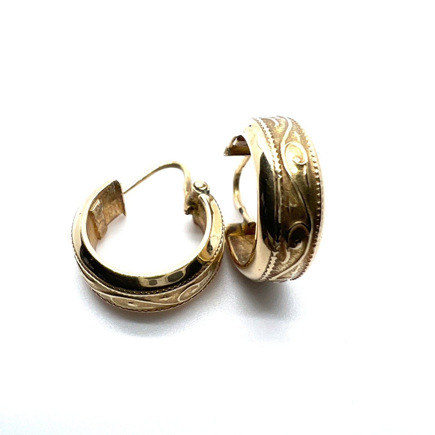 UNO A ERRE, Arezzo, Italy. Vintage 18k Gold Earrings.