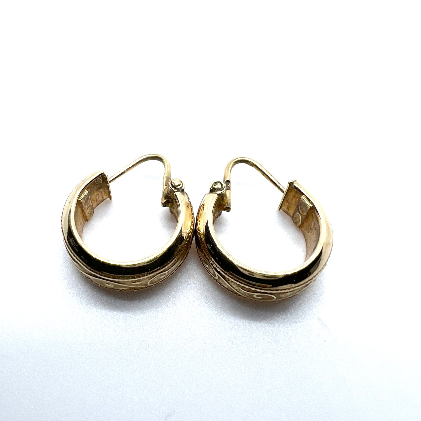 UNO A ERRE, Arezzo, Italy. Vintage 18k Gold Earrings.